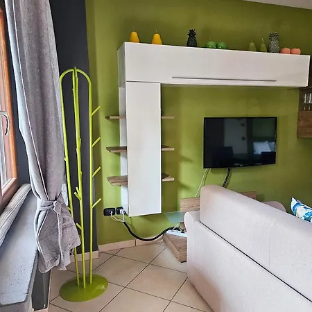 Апартаменты Yellow Glow House - Maison A Porter Васто